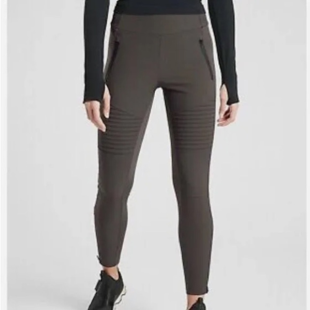 🖤🩶Athleta Grey Moto Legging🖤🩶